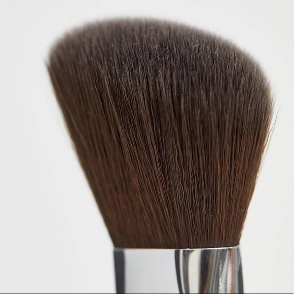 BECCA Angled Highlighting Brush - Picture 14 of 15